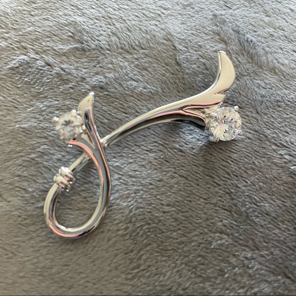 NWOT Faux Diamonds Brooch